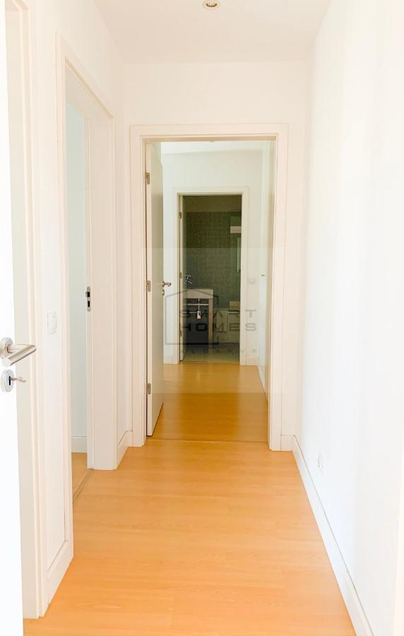 Bright & Spacious 2 Bed Flat 2 Bath W Garage In Marina * Lagos
