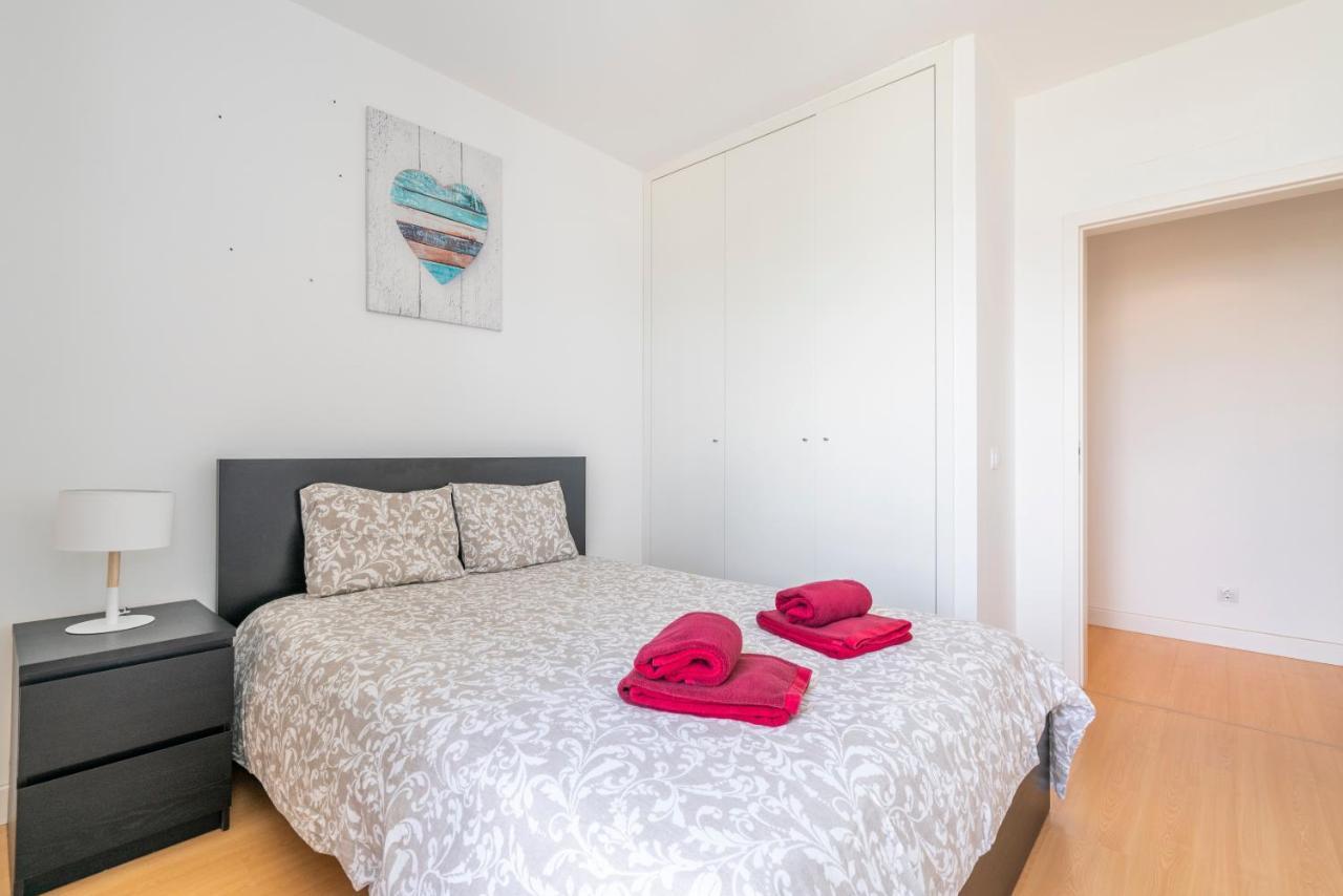 Bright & Spacious 2 Bed Flat 2 Bath W Garage In Marina