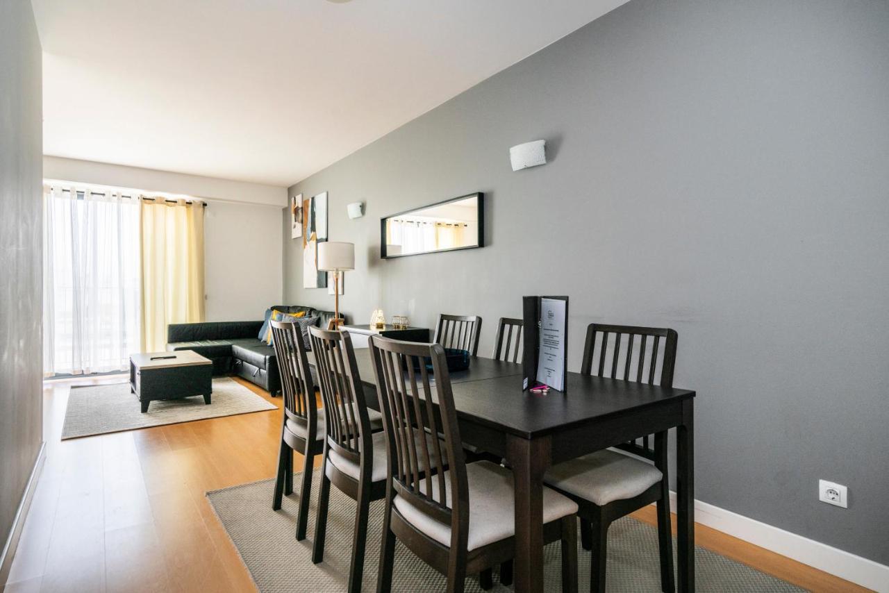 Apartment Bright & Spacious 2 Bed Flat 2 Bath W Garage In Marina