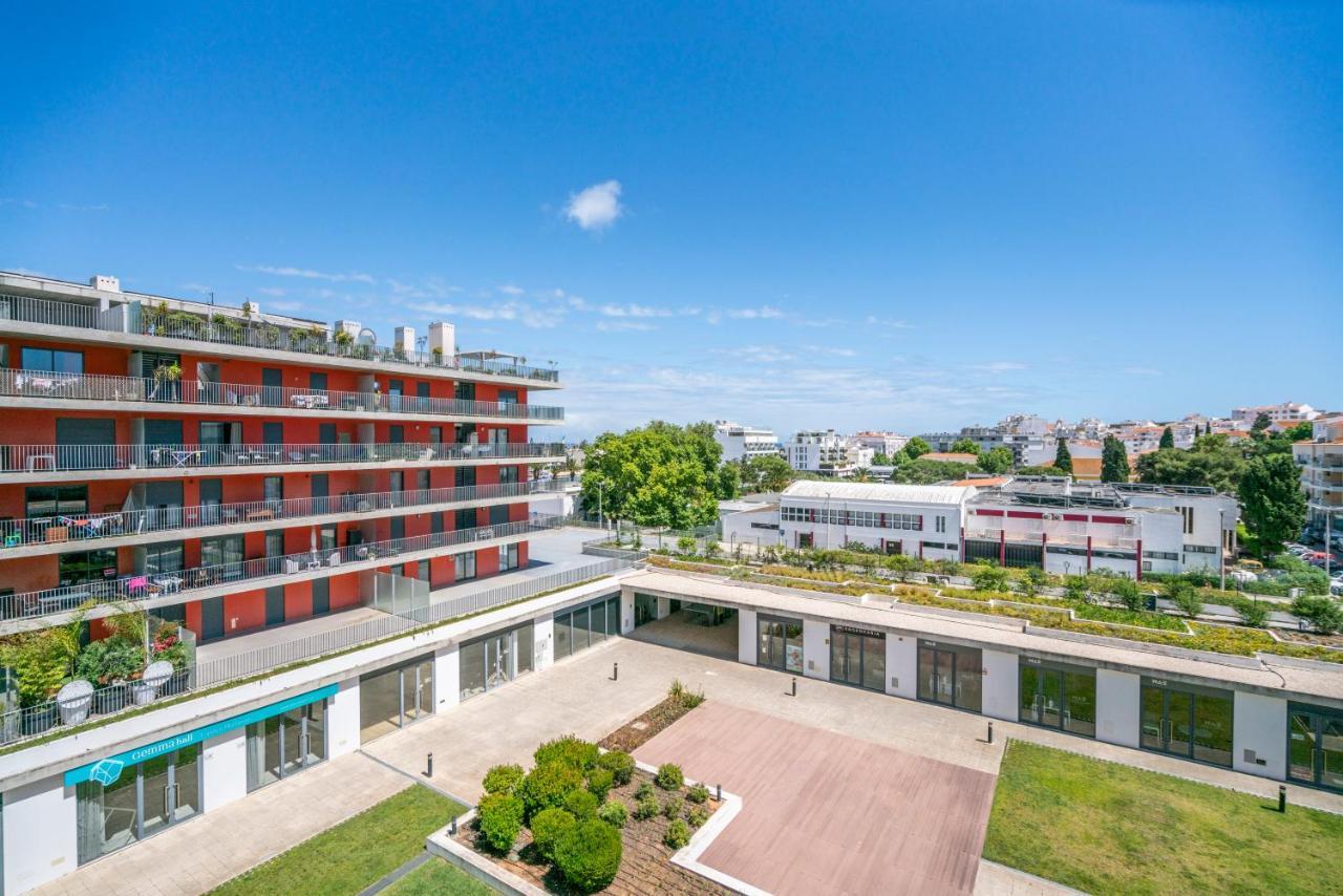 Bright & Spacious 2 Bed Flat 2 Bath W Garage In Marina *