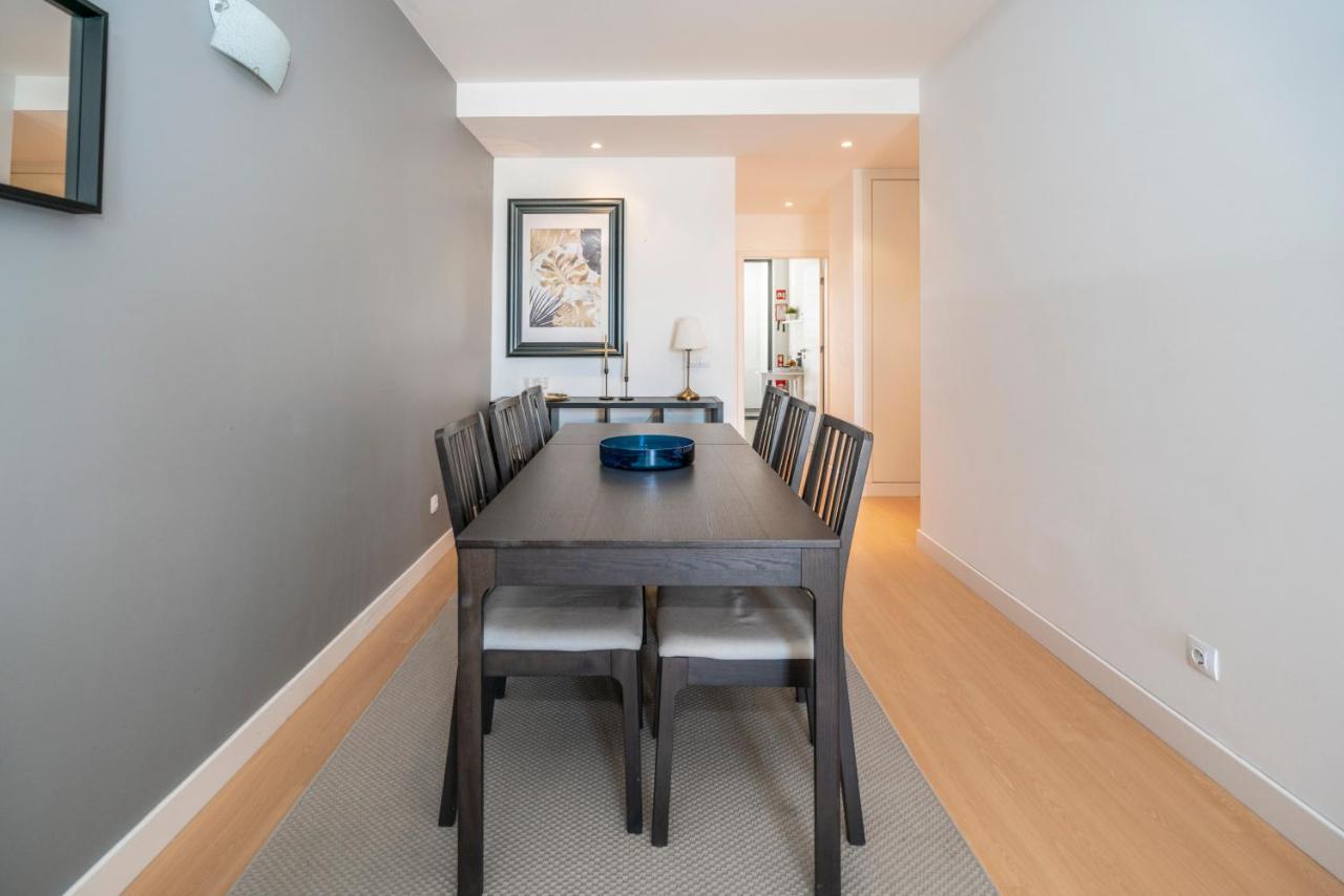 Bright & Spacious 2 Bed Flat 2 Bath W Garage In Marina * Lagos