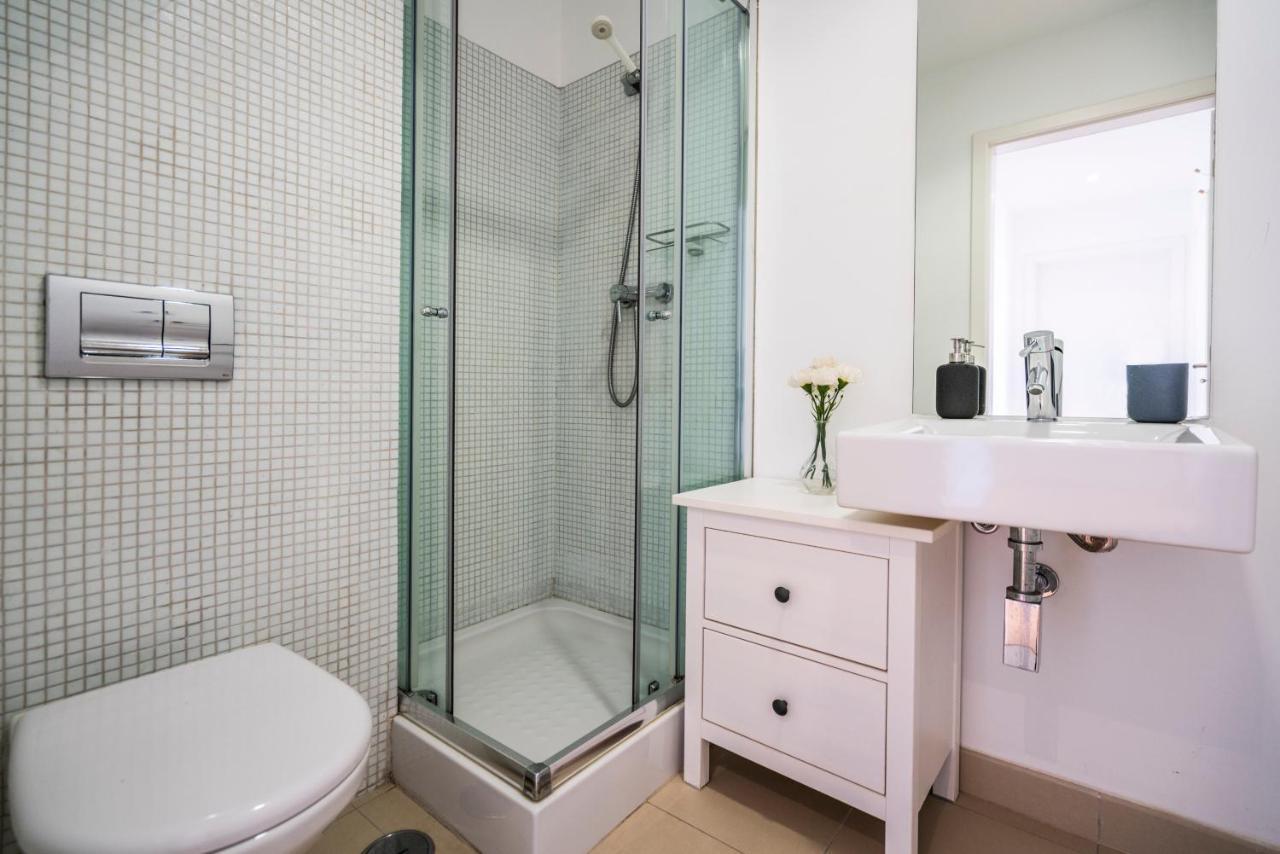 Bright & Spacious 2 Bed Flat 2 Bath W Garage In Marina